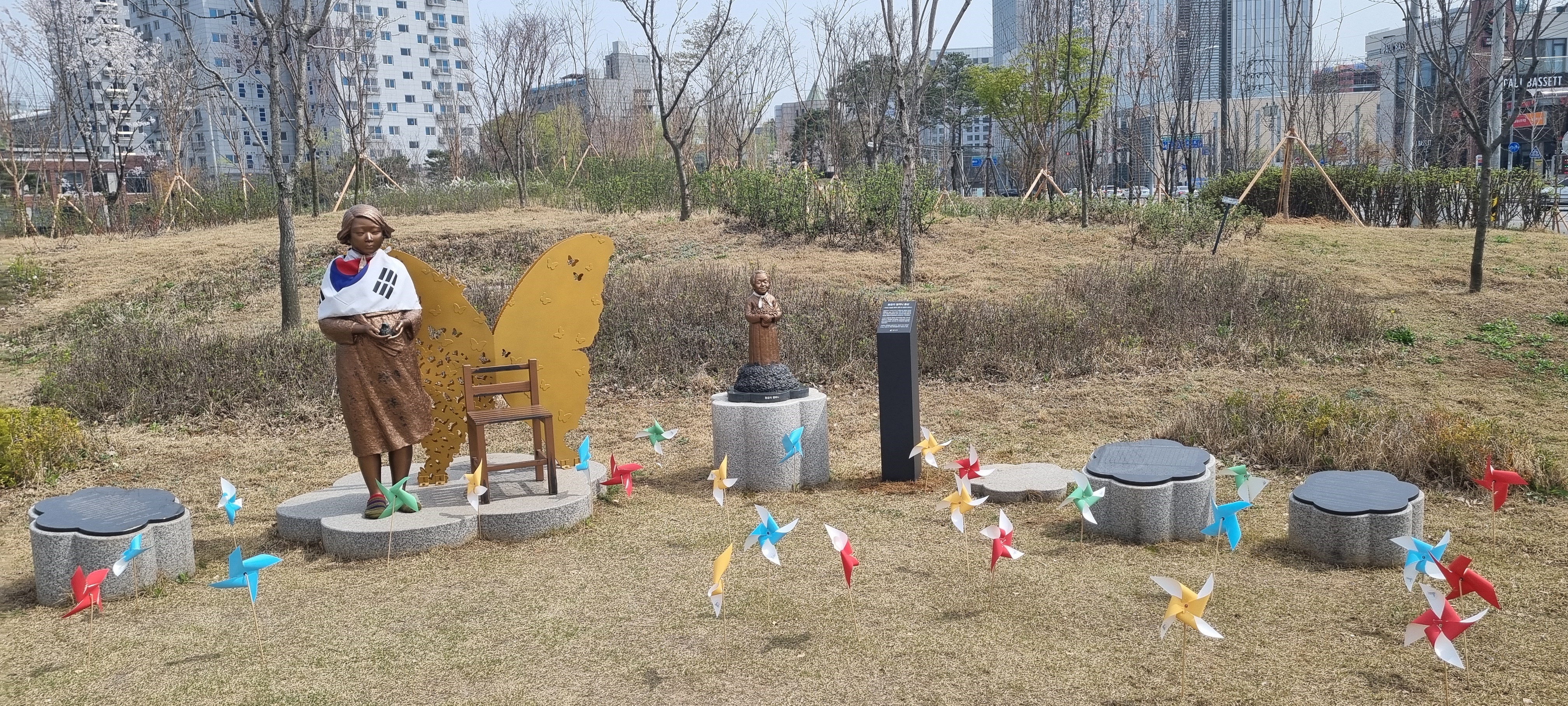 강서구 황금자할머니 동상 안내판